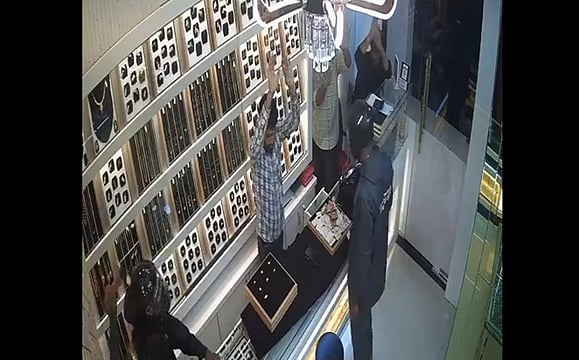 Watch: 3 Masked Men Opens Fire, Loots Jewellery Worth Rs 11 Lakh From Navi Mumbai Shop 